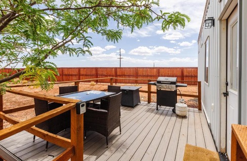 Apple Valley House | Convient tiny home private deck