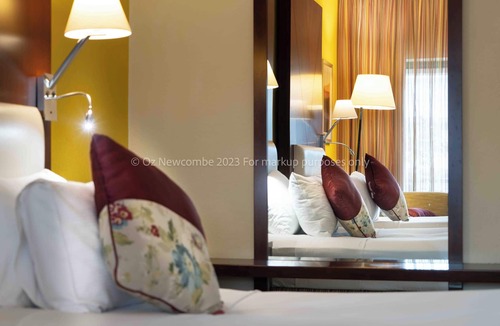 Al Muraqqabat Hotel | Coral Dubai Deira Hotel