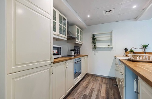 The Greens Apartment | Cosy & Spacious 1BR at The Greens/Pool View