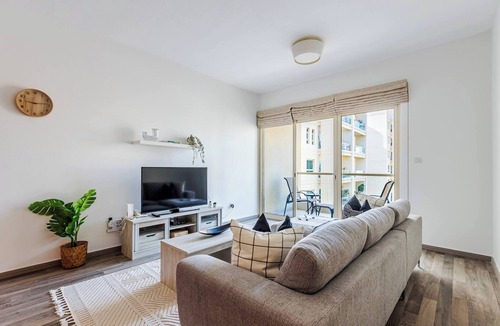 The Greens Apartment | Cosy & Spacious 1BR at The Greens/Pool View