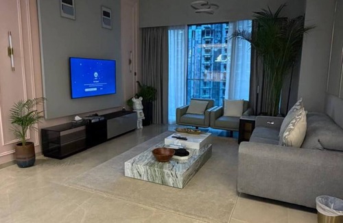 Downtown Dubai Apartment | Cozy 1-bedroom apartment in tranquil Dubai with AC and fitness room