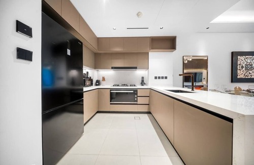 Jumeirah Village Circle Apartment | Cozy 3BR nr Circle Mall Sleeps 12 | Pool & Sauna
