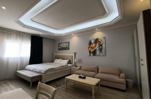 Al Wasl House | Cozy and Vibrant Room in villa Al Wasl #5
