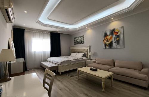 Al Wasl House | Cozy and Vibrant Room in villa Al Wasl #5