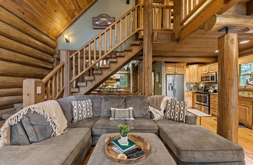 Morganton Cabin | Cozy Bear Lodge Log Cabin, Big Green Egg, Outdoor Grill Station, Hot Tub grotto