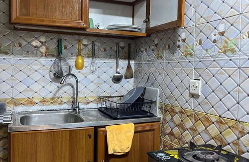 Al Wahdah Apartment | Cozy Central Room, Shared Bath & Kitchen