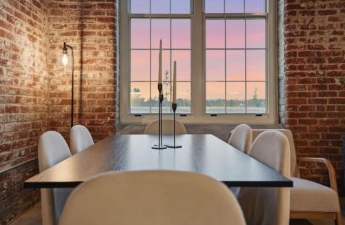 Judson Apartment | Cozy Industrial Abode