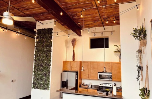 Arcadia Apartment | Cozy Mill Loft w/2 king beds, huge windows