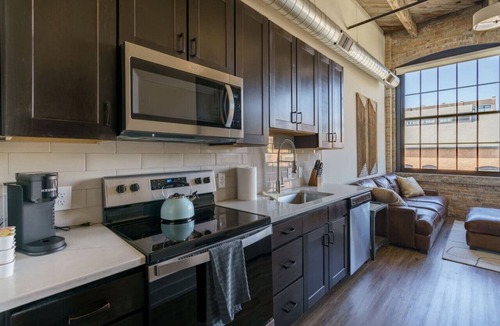 Italian Village Apartment | Cozy Short North Loft Apt.