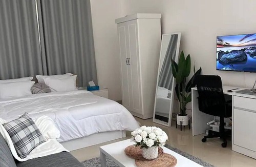 Abu Dhabi Apartment | Cozy studio with WiFi and AC in lovely Abu Dhabi