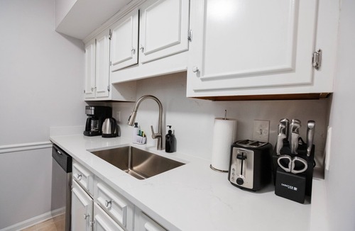 West Ashley House | Cozy Townhouse in heart of West Ashley