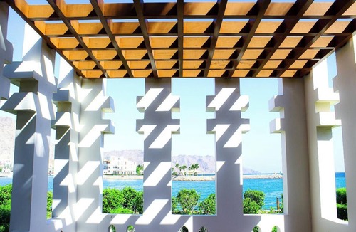 As Sifah Apartment | Cozy Waterfront Home