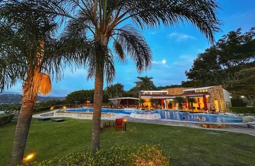 Santa Ana Apartment | CR MARIPOSA RENTALS Comfortable penthouse, AC, pool, gym, tennis