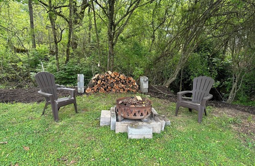 Brevard House | CREEKSIDE HOUSE NEAR PISGAH FOREST ENTRANCE AND BREVARD