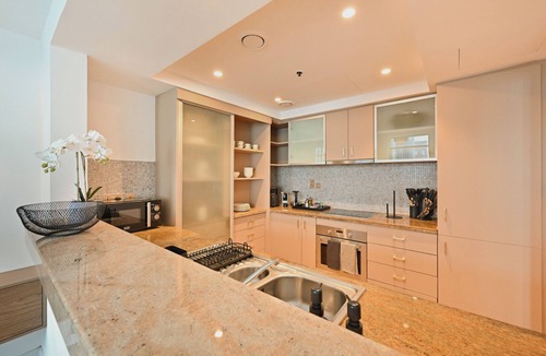 Al Sufouh 2 Apartment | Curated High-Floor 2BR+Sofa Bed/Marina/Water View