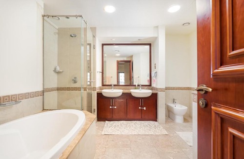 Palm Jumeirah Apartment | Daniels Sea View 2BR in Fairmont The Palm