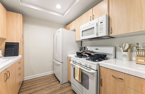 Marina del Rey Apartment | Deluxe 1-bedroom in charming Marina del Rey with Pool, Parking & GYM
