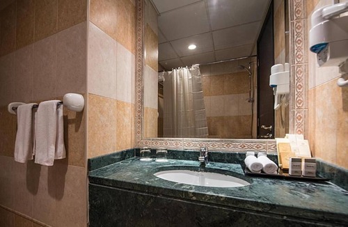 Trade Center House | Deluxe King Room Walk from DIFC Metro Station