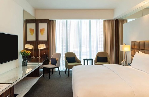 Jumeirah Lake Towers Hotel | Deluxe Room | voco Bonnington | Pool, Sauna, Steam Rooms | 2 Units
