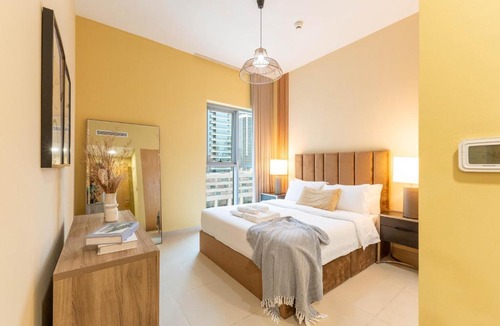Downtown Dubai Apartment | Downtown Dubai Apartment with Pool & Gym Access