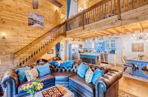 Ellijay Cabin | Dragonfly Den - Luxury RIVERFRONT/Hot Tub/Games!
