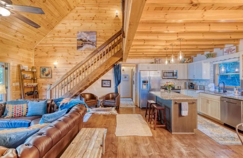 Ellijay Cabin | Dragonfly Den - Luxury RIVERFRONT/Hot Tub/Games!