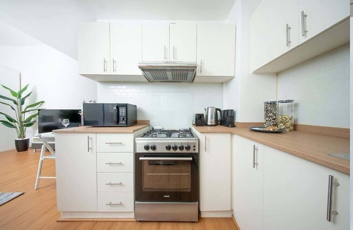 Dubai Apartment | DSO Studio W Pool & Prime Location