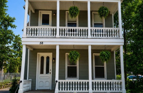 Saratoga Springs Apartment | Easy Walk to Track & Broadway, Large Private Apt