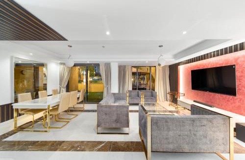 Jumeirah Beach Residence Apartment | Elan Suites 5-Bedroom Beach Villa