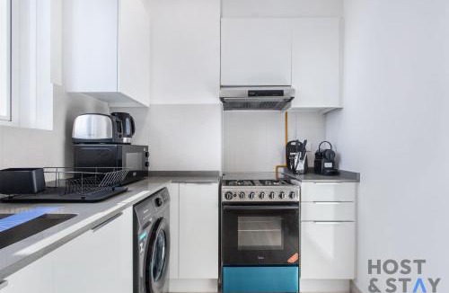 Jumeirah Village Circle House | Elegant 1BR at Bloom - Host & Stay