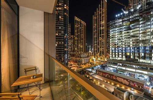 Downtown Dubai Apartment | Elegant 1BR I Near Burj Khalifa & Fountain I Dubai Mall