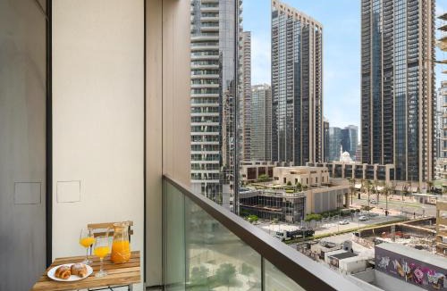 Downtown Dubai Apartment | Elegant 1BR I Near Burj Khalifa & Fountain I Dubai Mall