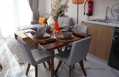 Masdar City Apartment | Elegant 1BR Retreat - Chic Central City Haven