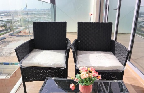 Masdar City Apartment | Elegant 1BR Retreat - Chic Central City Haven