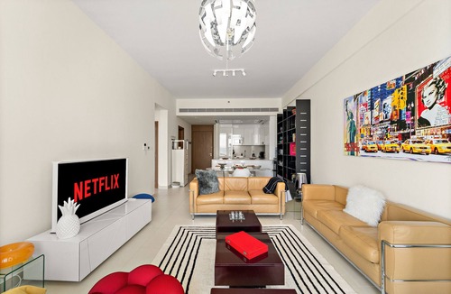 Al Safa Apartment | Elegant Canal-Front 1 BD in a Prime Location