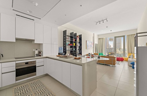 Al Safa Apartment | Elegant Canal-Front 1 BD in a Prime Location