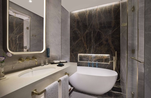 Business Bay Hotel | Embassy Suites By Hilton Dubai Business Bay