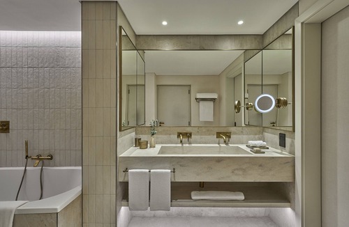 Abu Dhabi Hotel | ERTH Abu Dhabi Hotel