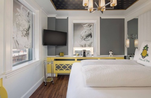 Columbus Hotel | European-style Boutique Room Perfect for Exploring Historic Boston