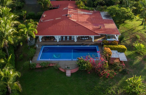Quepos House | Exclusive 5 Bedroom Rainforest Retreat, Ocean/Mountain View’s/sleeps 12