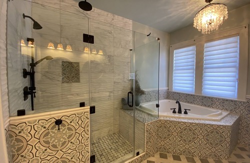San Jacinto Bed & Breakfast | Experience The AveO! Full Hot Breakfast! 4 Block to Beach! GVR04326