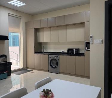 Abu Dhabi Villa | Extraordinary 6 Bedroom Villa in Abu Dhabi - Group Getaway