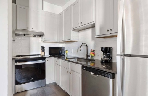 Cannonborough Elliotborough Condo | Fire Tower | Stylish 2BR in Downtown Charleston!