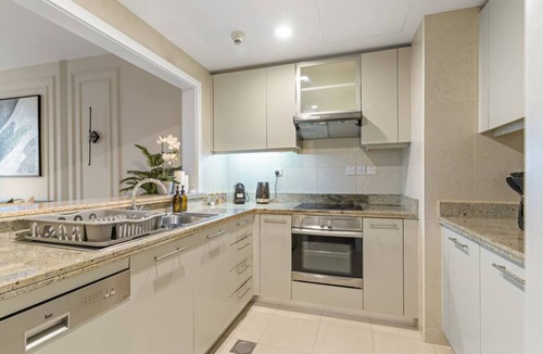 Downtown Dubai Apartment | FIRST CLASS | 1BR | Burj Khalifa View | Near Metro