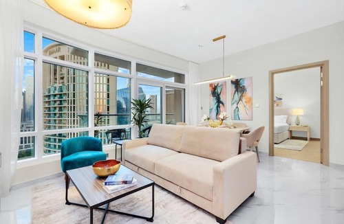 Downtown Dubai Apartment | FIRST CLASS 1BR Modern Downtown Oasis