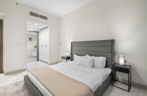 Bur Dubai Apartment | FIRST CLASS 2BR Panoramic Views of Dubai Frame