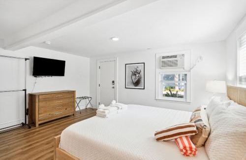 Folly Beach Hotel | Folliday Inn - The Falls Flyer - Room 14
