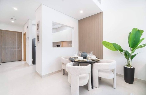 Business Bay Apartment | Free housekeeping visits during your stay - StayShort - Trendy 1-Bedroom Apartment for 4 in Business Bay