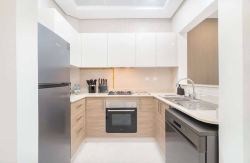 Business Bay Apartment | Free housekeeping visits during your stay - StayShort - Trendy 1-Bedroom Apartment for 4 in Business Bay