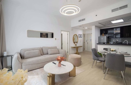 Dubai Marina Apartment | Free housekeeping visits during your stay - StayShort - Refined 1 Bedroom Retreat Sleeps 4 in Dubai Marina